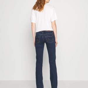 Bootcut jeans från Ltb. Nypris 829 kr