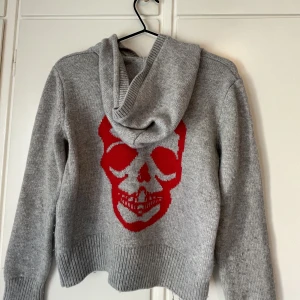 Zadig&Voltaire stickad hoodie  - Stickad hoodie som tyvärr inte passa mig, storlek 146 passar som en XS 😊
