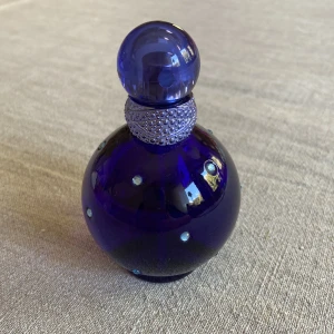 Midnight fantasy-Britney Spears  - Flaskan är 50 ml-ca 80% kvar 