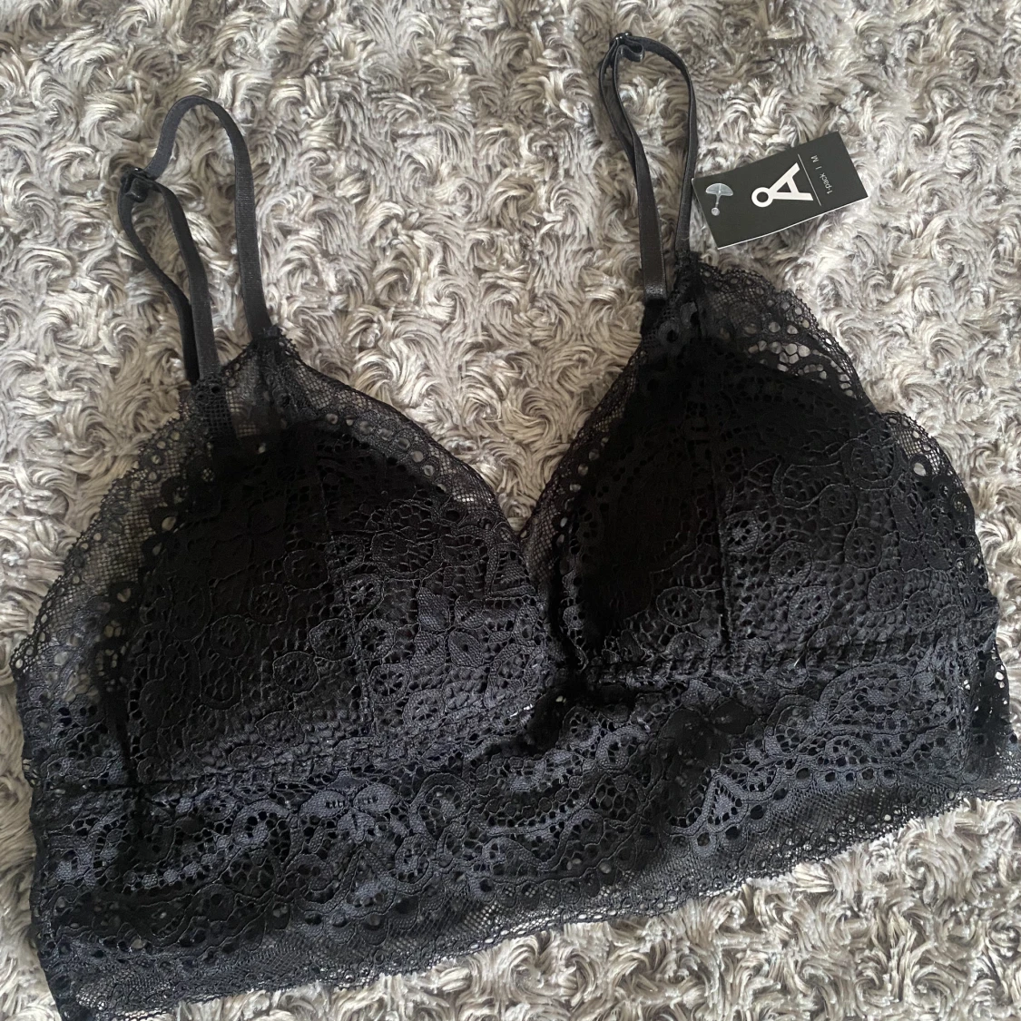 Oanvänd bh från Åhléns