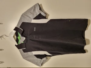 Hugo boss pike - Svart pike. Fint skick.