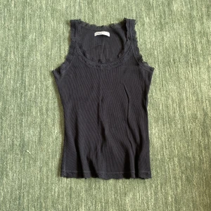 Spets linne - Jätte gulligt spets linne från cubus! Köpt på sellpy men de är som nytt och helt oanvänt av mig❤️hör av er vid frågor eller vid köp!