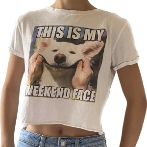 Croppad T-shirt  - Croppad T-shirt 😁 inga hål eller fläckar ✨🫶