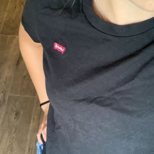 Levis T-shirt - Levis t-shirt i bra skick som inte kommer till användning💓