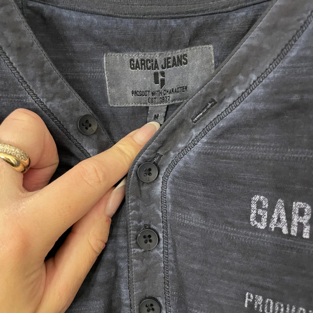 Marinblå Garcia jeans tröja - Garcia Jeans | Plick Second Hand