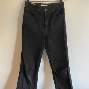 Levis 70s high slim straight  -  Uppklippta nedtill!
