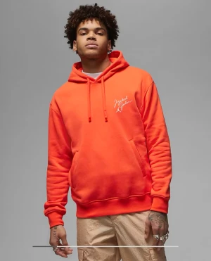 Nike Hoodie Jordan - Helt ny nike/jordan hoodie i storlek S. Köpt för 999kr och säljs för 800kr Kvitto och tags finns kvar. Enbart testad. Kan fraktas eller så möts jag upp i Malmö. Pris kan diskuteras