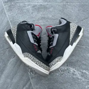 Jordan 3 retro black cement (2018)🪨 skick: 8/10 Äkta och retail sticker sitter kvar på boxen🧾  Kan fraktas eller mötas upp i stockholm🚚