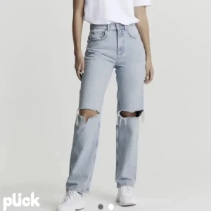 Jeans  - Ett par ljusblåa jeans ifrån gina som har it kommit till användning! De är i bra skick om ni vill ha flera bilder på så finns det!