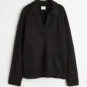 Stickad tröja med krage från H&M!  Köptes förra hösten och knappt använd sen dess🫶🏼