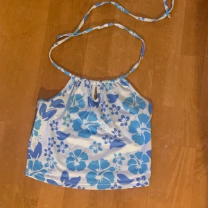 Halterneck topp - Skriv för fler bilder 😊