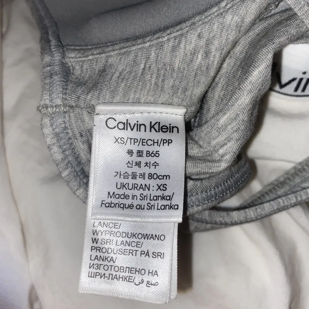 Säljer denna jätte sköna Calvin Klein bh pågrund utav att jag beställde fel storlek, använd 1 gång, (push up)  pris kan diskuteras 💗. Övrigt.