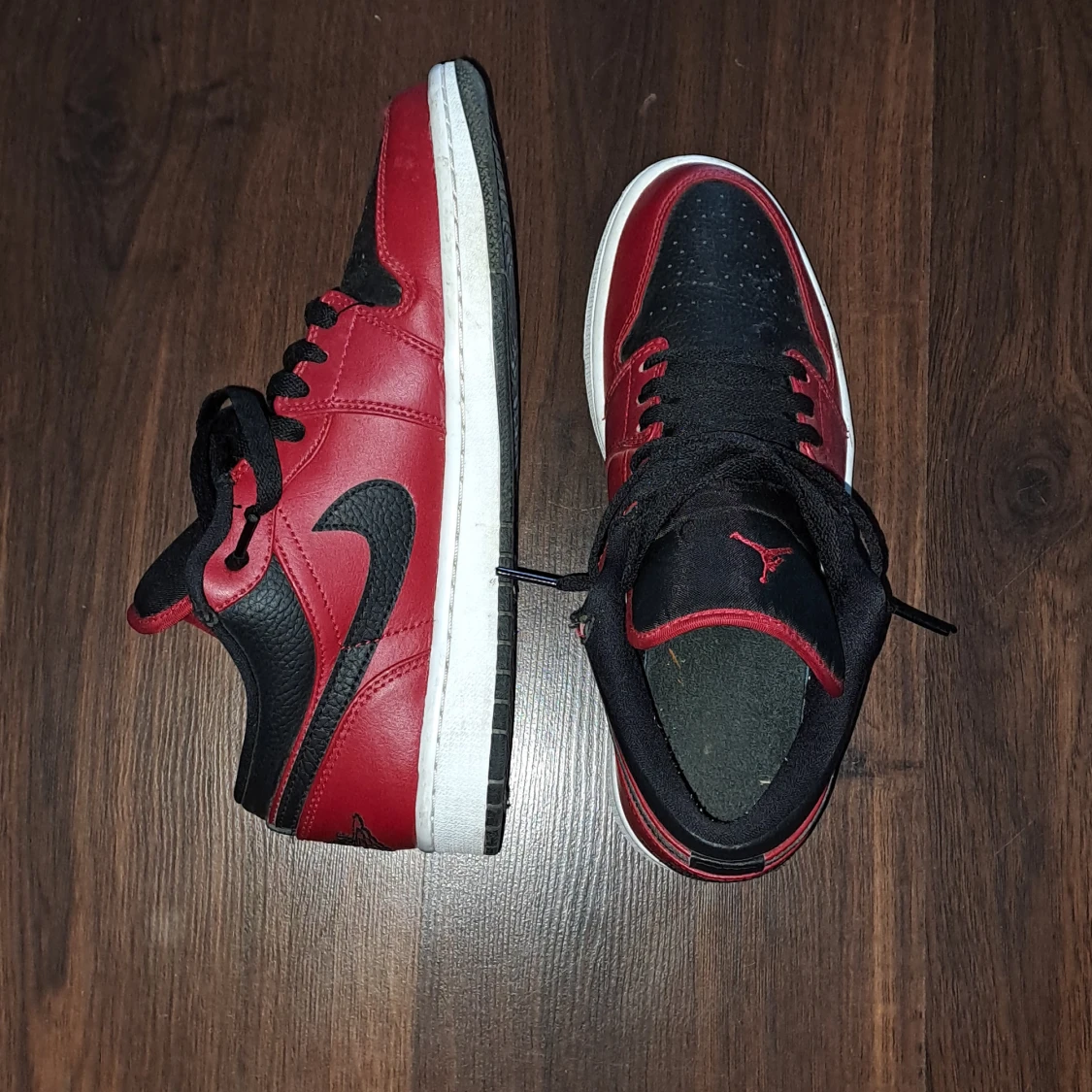 Jordan 1 low black,red