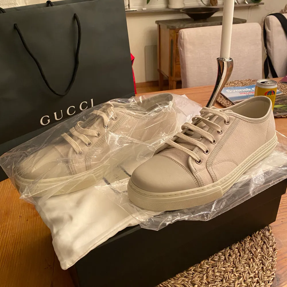 Gucci sneakers köpta i Milano som present men var lite för små. Om du gillar Lanvin stilen så är dessa väldigt lika men långt mycket mer sällsynta. . Skor.