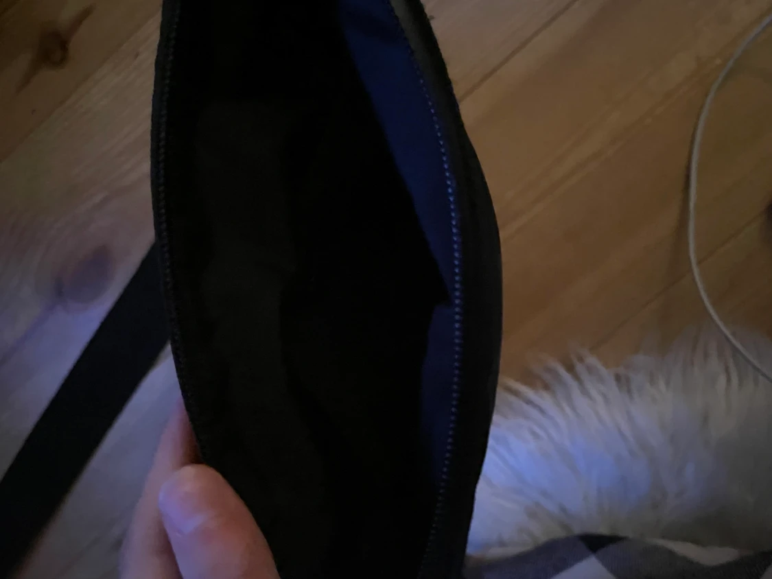 Hugo boss väska  - 90