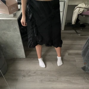 Fin omlott kjol - Säljer denna fina omlott kjol från Lindex i storlek 170 för att den inte kommer till användning 💖