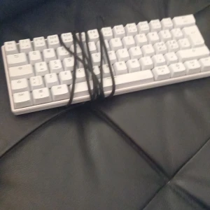 Mechanical vit keyboard - Bra skick nästan oanvänd 