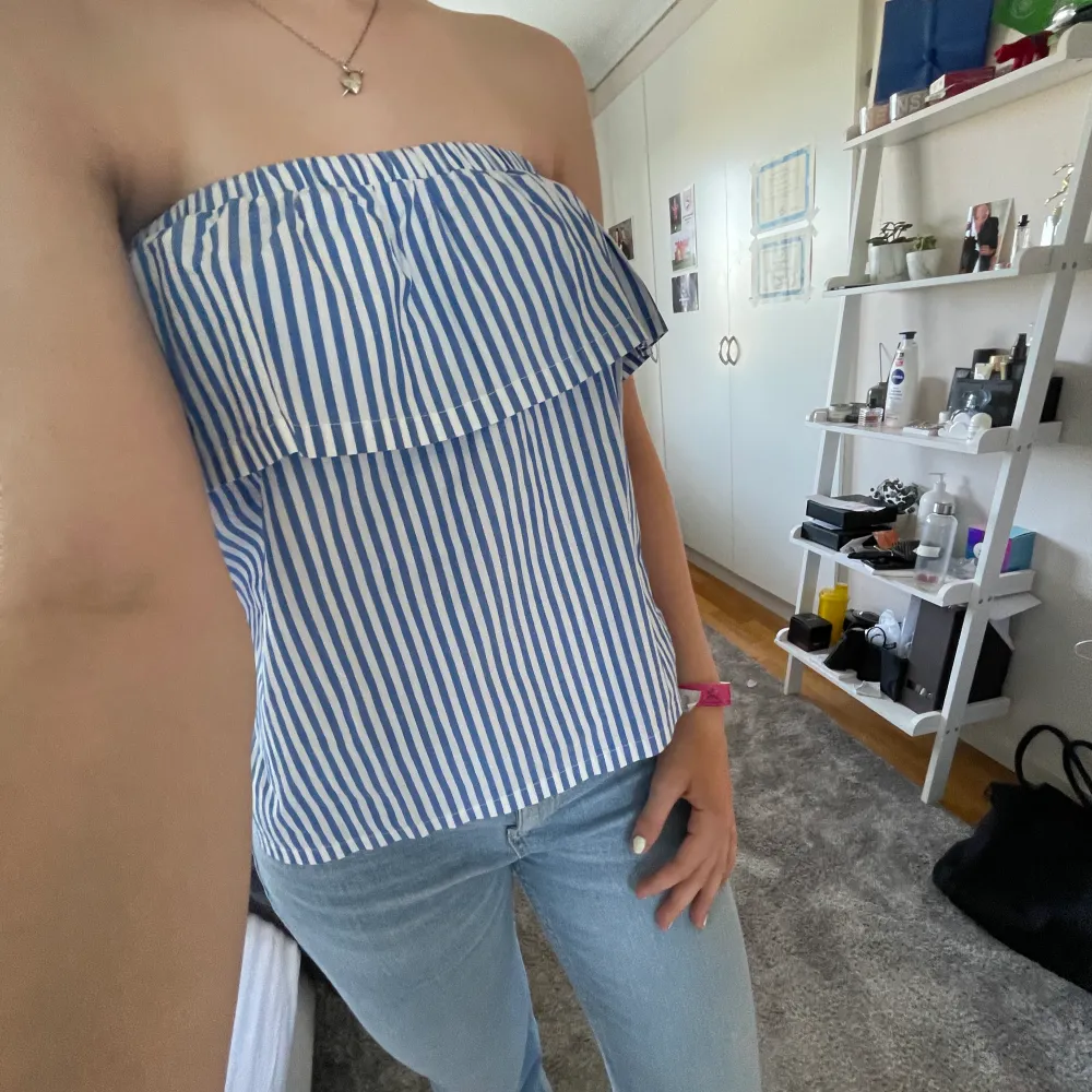 Super gullig offshoulder topp som aldrig är använd och är perfekt till sommaren❤️. Toppar.