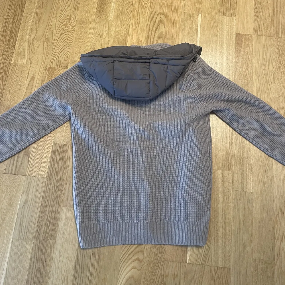 Massimo Dutti jacka/hoodie i storlek M i nyskick.. Hoodies.