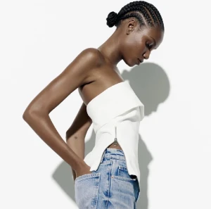 Zara bandeu topp  -  Intresse koll på Bandeu topp ifrån zara som är väldigt fin! Helt i nyskick och enbart provad, slutsåld på hemsidan och i storlek 34. 