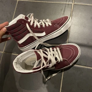 Vinröda vans - Jag har använd dem en gång!  Intressekoll.