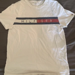 Tröja - Storlek M vit tröja