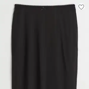 Svart kjol i mesh från H&M, strl. XS. 