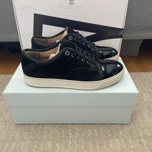 Lanvins - Säljer ett par Lanvins som är i bra skick! UK 8! Har allt og! Kvitto fås med!  Hör gärna av dig om du har frågor!