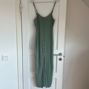 Klänning  - Knappt använd från Shein. Färgen är typ mintgrön. 