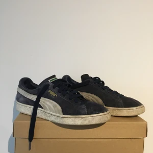 Blue Suede Puma Sneakers  - Använda men utan hål och slitage 