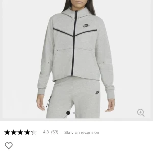 Nike Tech Fleece - Hej, säljer denna luvtröja för den kommer tyvärr inte till användning längre. Köparen står för frakten 😊  