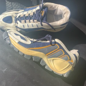 Sneakers  - Coola chunky sneakers som är sköna att gå i! Funkar till allt💓 se sista bilden innan ni köper💗💖💘