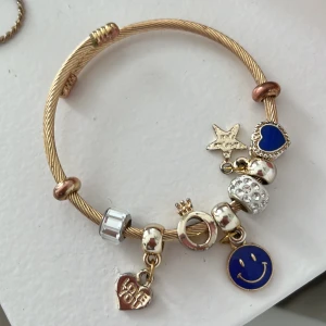 pandora armband - säljer detta jättefina armbandet som liknar pandoras armand. perfekt nu till sommaren, fri frakt vid snabb affär