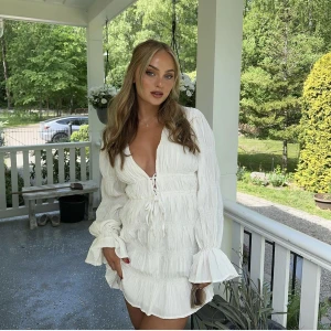 Klänning från Na-KD - Klänning från NAKD i storlek 36, helt oanvänd. Köparen står för frakt, TRYCK INTE PÅ KÖP NU, DMA! (Bilder från Alice stenlöfs instagram). Slutsåld på hemsidan atm