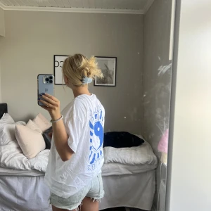 T shirt - Gullig t shirt som inte kommer till användning! Aldrig använd💗