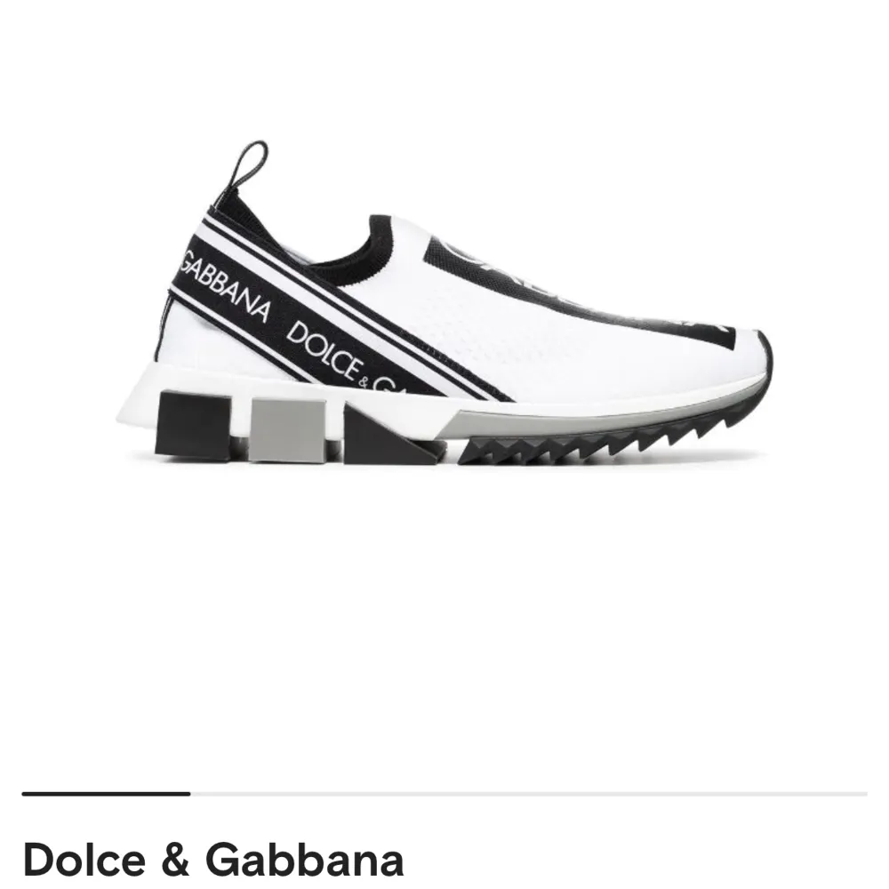 Dolce & Gabbana skor som kommer tyvärr inte till användning. Har fått dom i present därav inget kvitto och lågt pris men dem är äkta!!! Ny pris 7000kr Mitt pris 2500kr! Vid fler frågor hör av er så svarar jag direkt!❤️. Skor.
