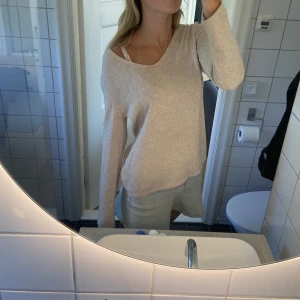 Stickad tröja - Säljer denna fina tröja från tom tailor i storlek S