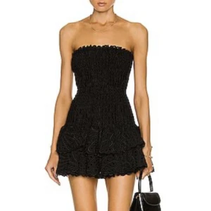 Känninng - Så snygggg klänning. Dör för denna. Den är o storlek M men passar mig utmärkt som har storlek S. Buda gärna💗💞💕