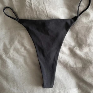 Bikini underdel  - Aldrig använd men utan prislapp  Storlek L 