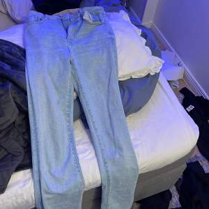 Jeans från zara använda 2 gånger 