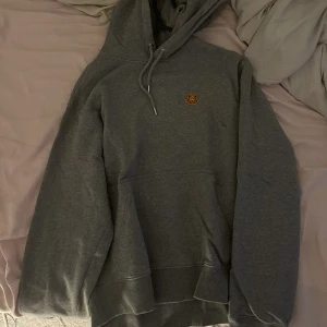 Kenzo Hoodie - Köpt på thernlunds för 2999:- Skick 8/10. Storlek S.  
