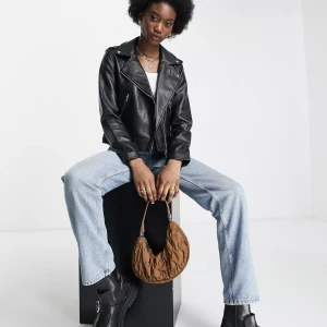 Skinnjacka - Slutsåld faux leather jacket köpt på asos 💞säljer då den inte kommit till användning, köpt för 600 kr