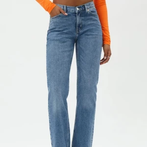 Jeans från Weekday  - Jeans från Weekday i modellen Twig.