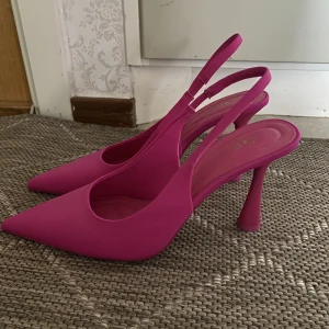 Zara klackskor - Klackar från Zara som är helt oanvända, strlk 37💗 200kr + frakt