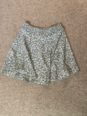 Mintgrön kjol💓 - En fin mintgrön sommarkjol från lager 157. Jag fick denna förrförra sommaren och använt ett x antal gånger. Fortfarande utan slitage eller defekter. I storlek xs/s men stretchig.💞för fler frågor, skriv💓