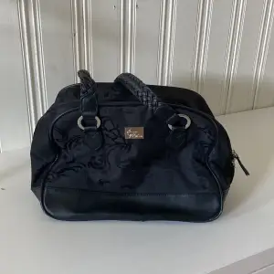 Mellanstor handväska, oanvänd🌸