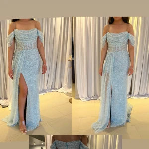 klänning i storlek S - Blå klänning i storlek S, använd endast en gång. Köptes för 5800kr. 