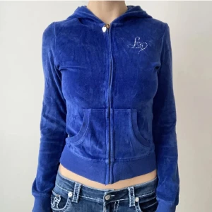 Lipsy törja!  - LÅNADE BILDER FRÅN: 1000_xoxo, köpt från plick användt 1 gång , säljs på grundav: för liten. 