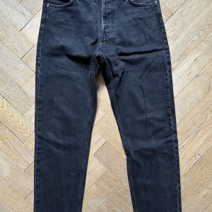 Weekday jeans - Barrel - Storlek 28/30. Använda, se bilder. 