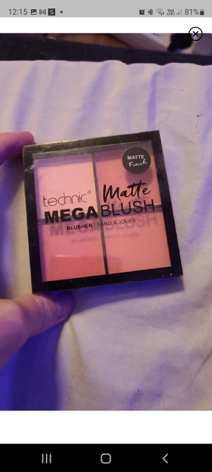 Blush  - Säljer denna t en person 💕